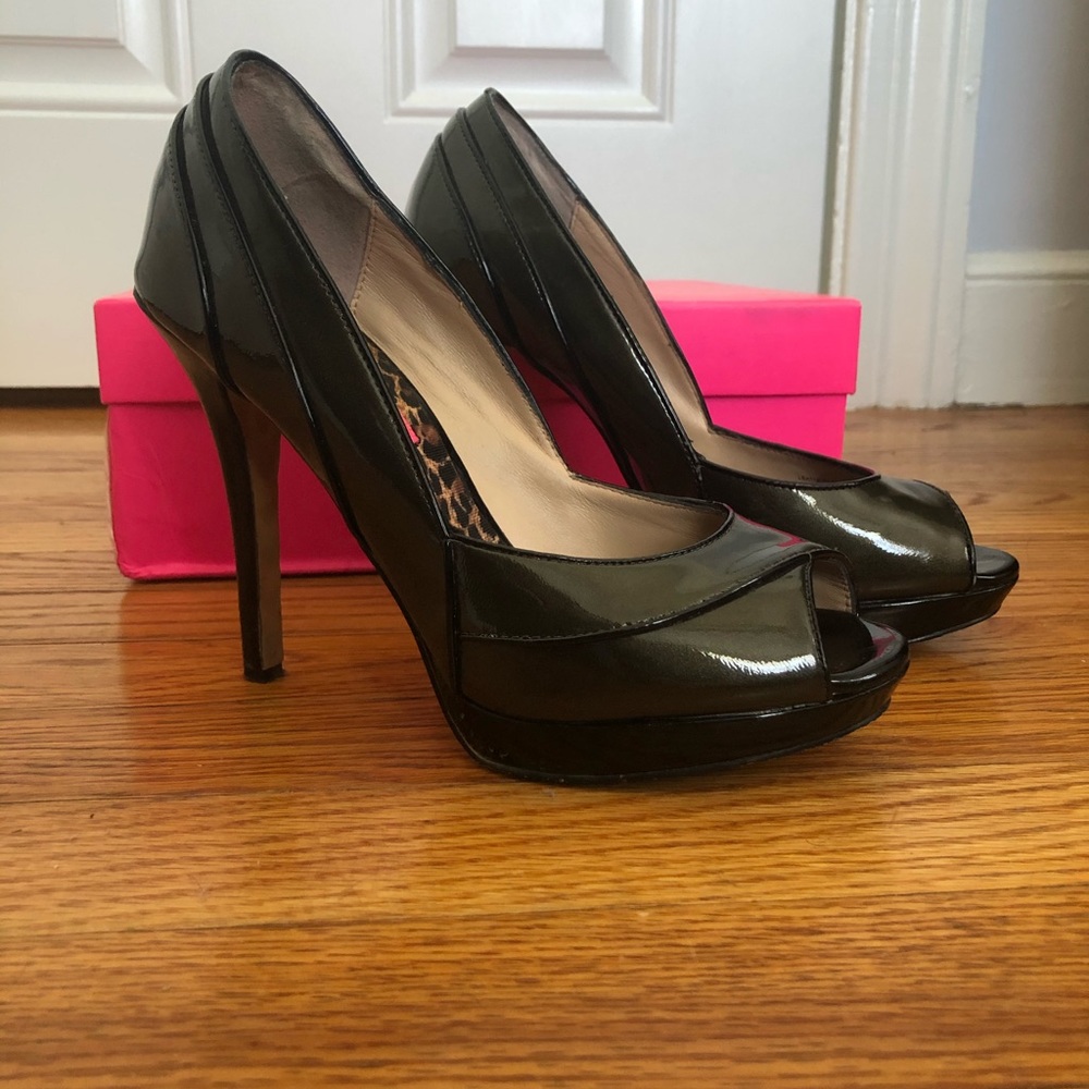 Lightly worn Betsey Johnson Pumps